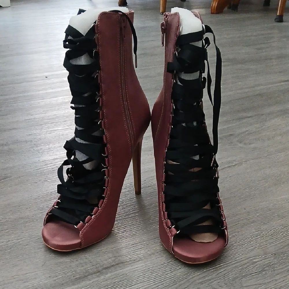 Steve Madden deep mauve Elegant Lace-Up High Heel Boots Sz 9 NWOT